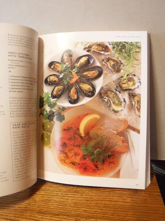洋書 THE ESSENTIAL SEAFOOD COOK BOOK The Essential Seafood Cookbook: Stephen, Wendy